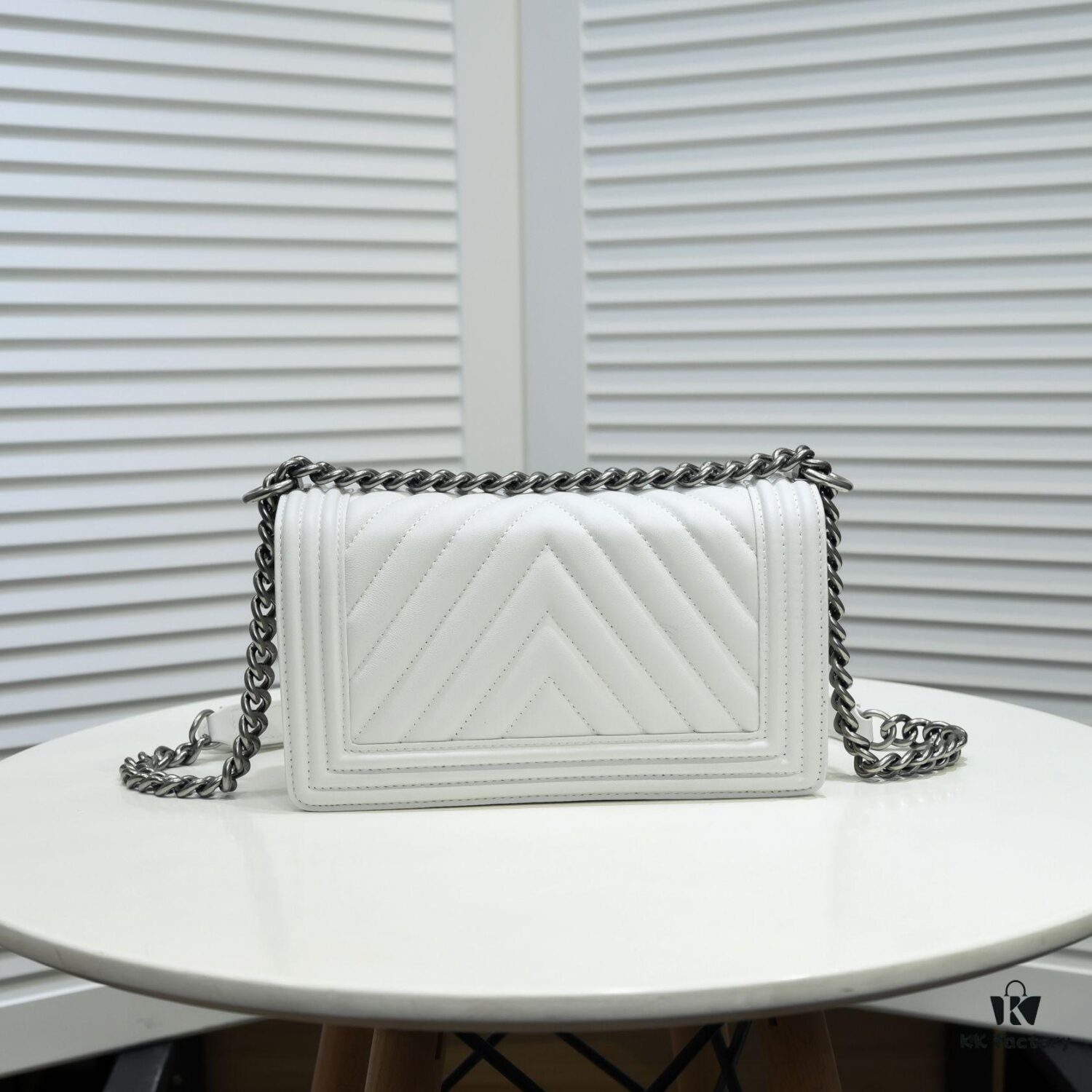 69304b41f09edb6de4c4e454 Chanel Crown Lambskin Bag with Original Hardware - Full Sheepskin, Thickened Electroplated Metal Fittings, Vintage Silver V-Check Pattern, 25*15*8cm