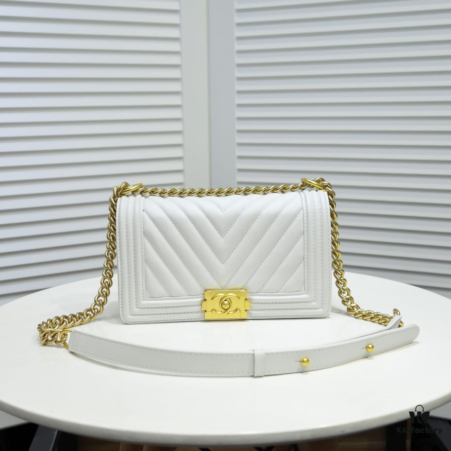 69304b44f09edb6de4c4e45b Chanel Crown Lambskin Leather Bag with Original Hardware - Full Sheepskin with Thickened Electroplated Gold Fittings