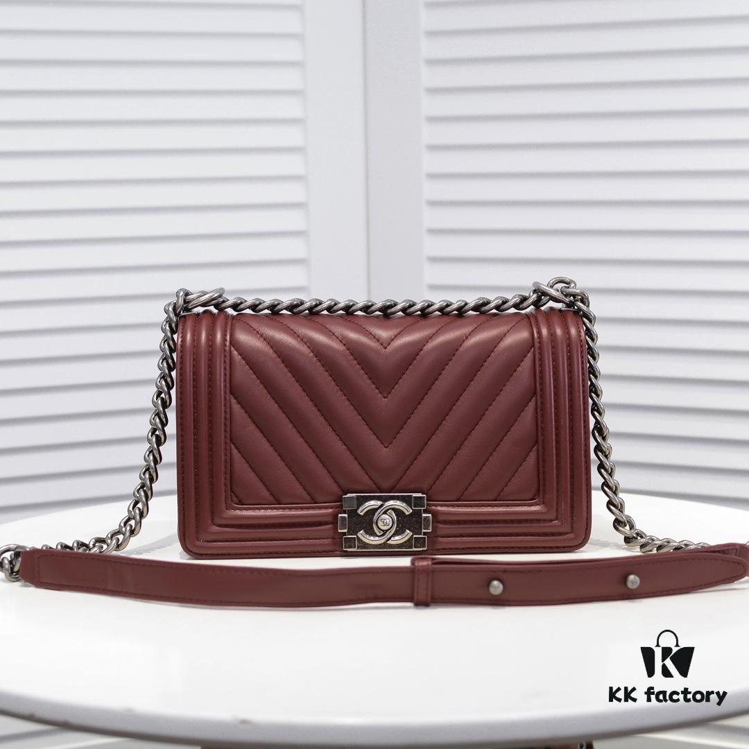 69304b4af09edb6de4c4e461 Chanel Genuine Lambskin Handbag with Original Hardware - Full Sheepskin, Thickened Electroplated Metal Fittings, Premium Craftsmanship, Resistant and Stylish