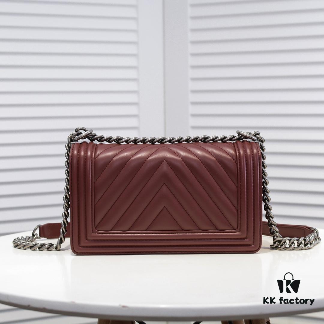 69304b4bf09edb6de4c4e467 Chanel Genuine Lambskin Handbag with Original Hardware - Full Sheepskin, Thickened Electroplated Metal Fittings, Premium Craftsmanship, Resistant and Stylish