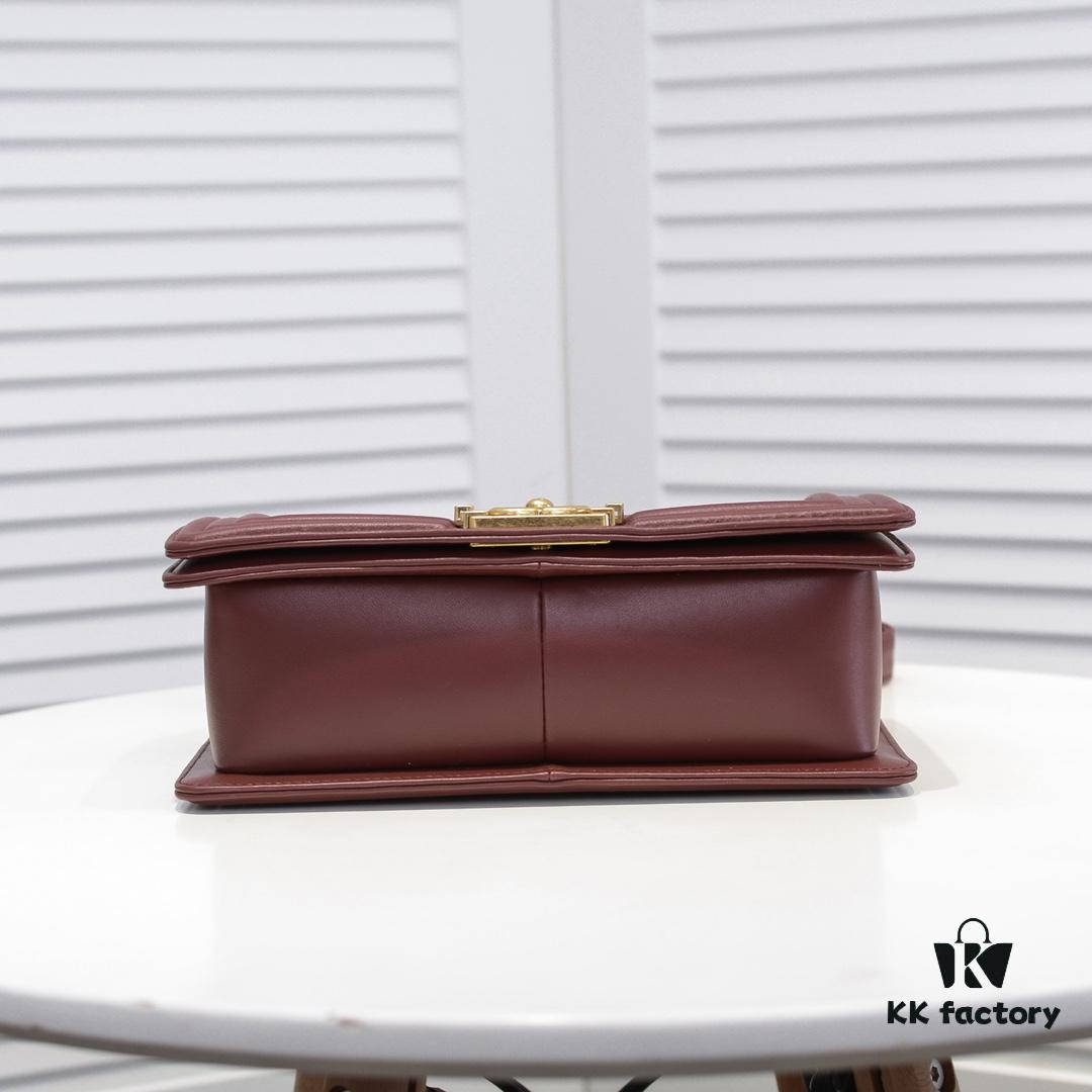69304b50f09edb6de4c4e470 Chanel Crown Lambskin Bag with Original Hardware - Full Sheepskin, Thickened Electroplated Metal Fittings, Scratch-Resistant and Highly Elastic Base, Premium Craftsmanship, Size 25*15*8cm Model No. 67086 Gold-Inlaid V Pattern