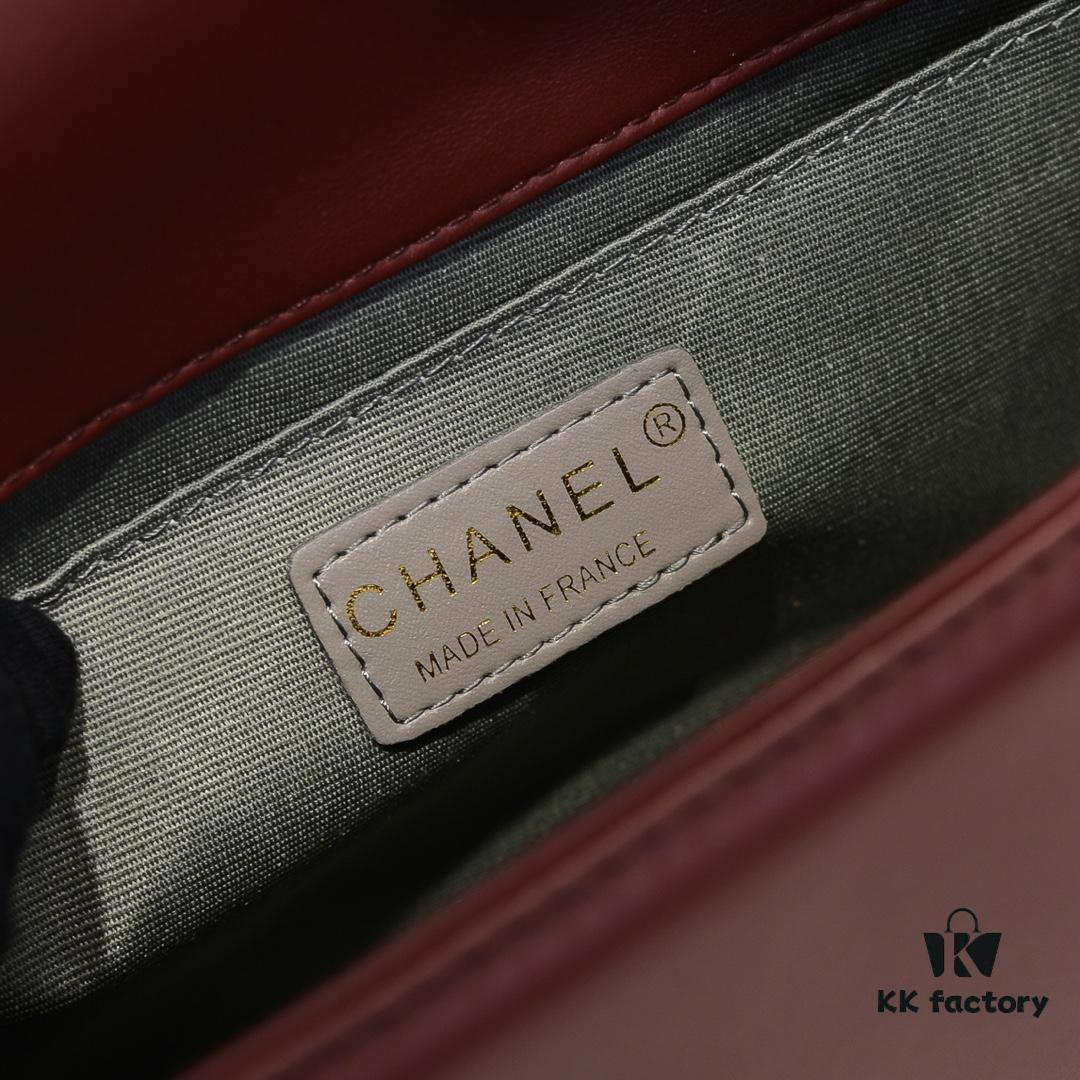 69304b56f09edb6de4c4e47a Chanel Crown Lambskin Bag with Original Hardware - Full Sheepskin, Thickened Electroplated Metal Fittings, Scratch-Resistant and Highly Elastic Base, Premium Craftsmanship, Size 25*15*8cm Model No. 67086 Gold-Inlaid V Pattern