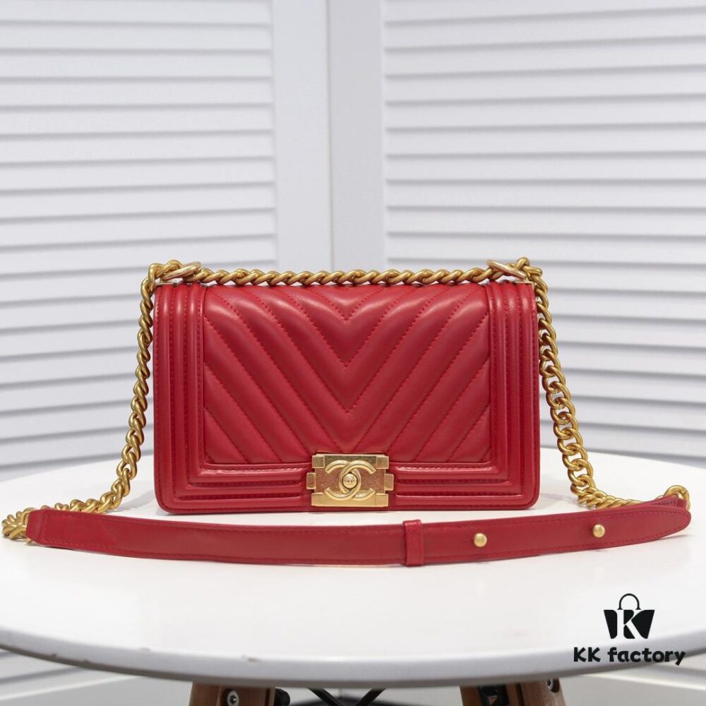 69304b58f09edb6de4c4e47c Chanel Crown Lambskin Bag with Original Hardware - Full Sheepskin, Thickened Electroplated Metal Fittings, No. 67086 Gold V-Check Pattern 25*15*8cm
