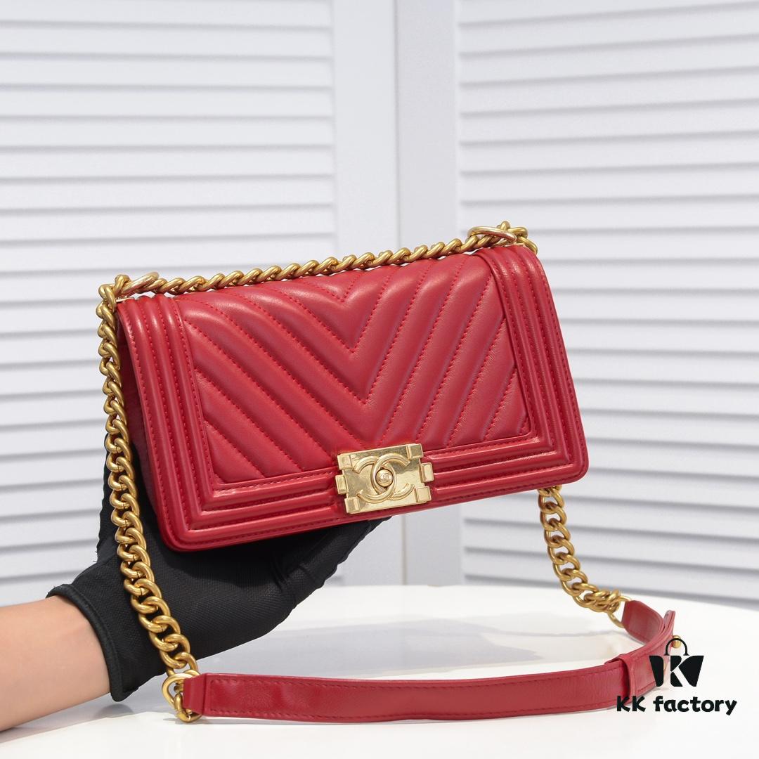 69304b5bf09edb6de4c4e481 Chanel Crown Lambskin Bag with Original Hardware - Full Sheepskin, Thickened Electroplated Metal Fittings, No. 67086 Gold V-Check Pattern 25*15*8cm