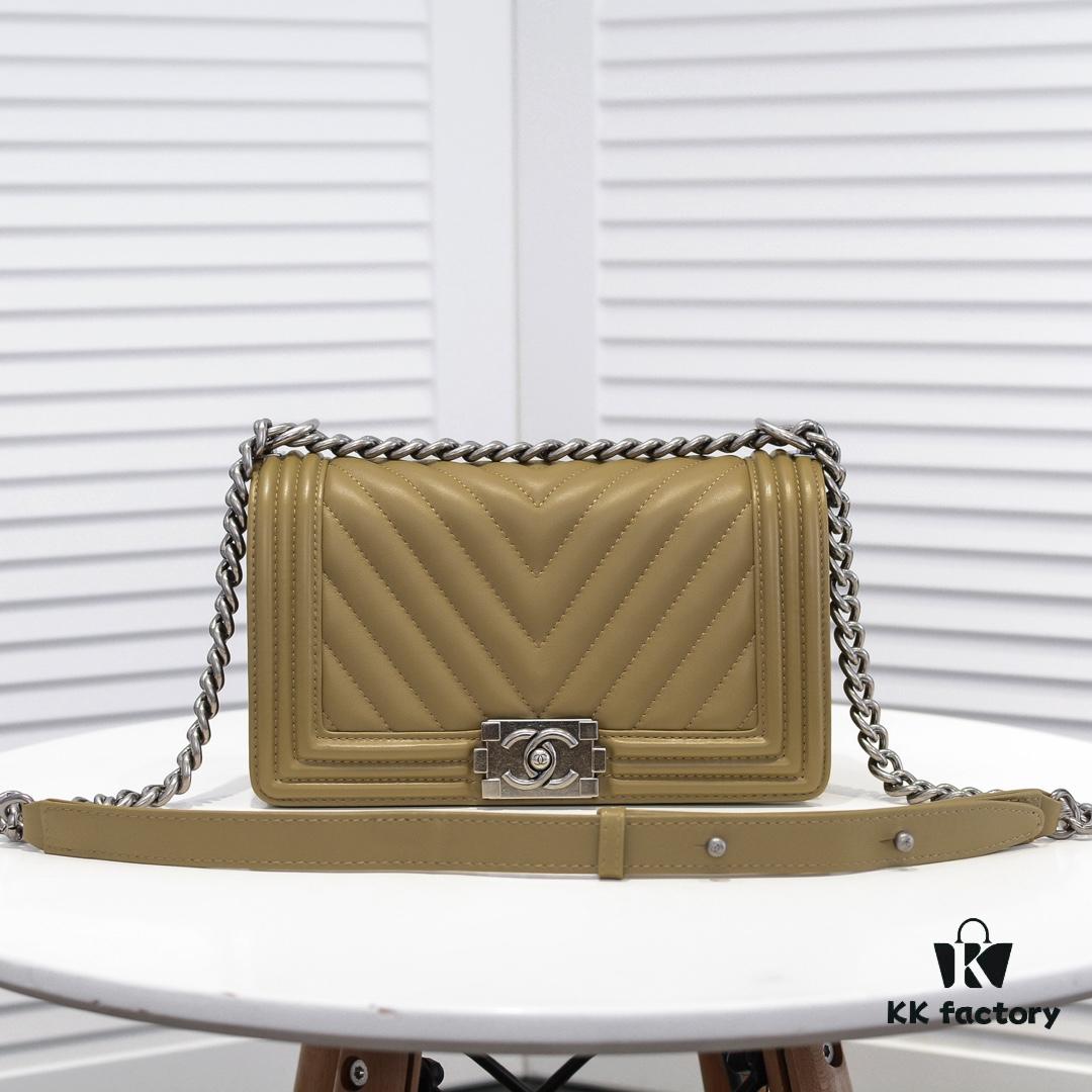 69304b5ef09edb6de4c4e487 Chanel Genuine Lambskin Bag with Original Hardware - Full Sheepskin, Thickened Electroplated Metal Accessories, Premium Craftsmanship, Soft and Resilient Base, No Marks When Pinched, High-End Quality, Fits Seamlessly in Display Cases, Size 25*15*8cm, Model: 67086V