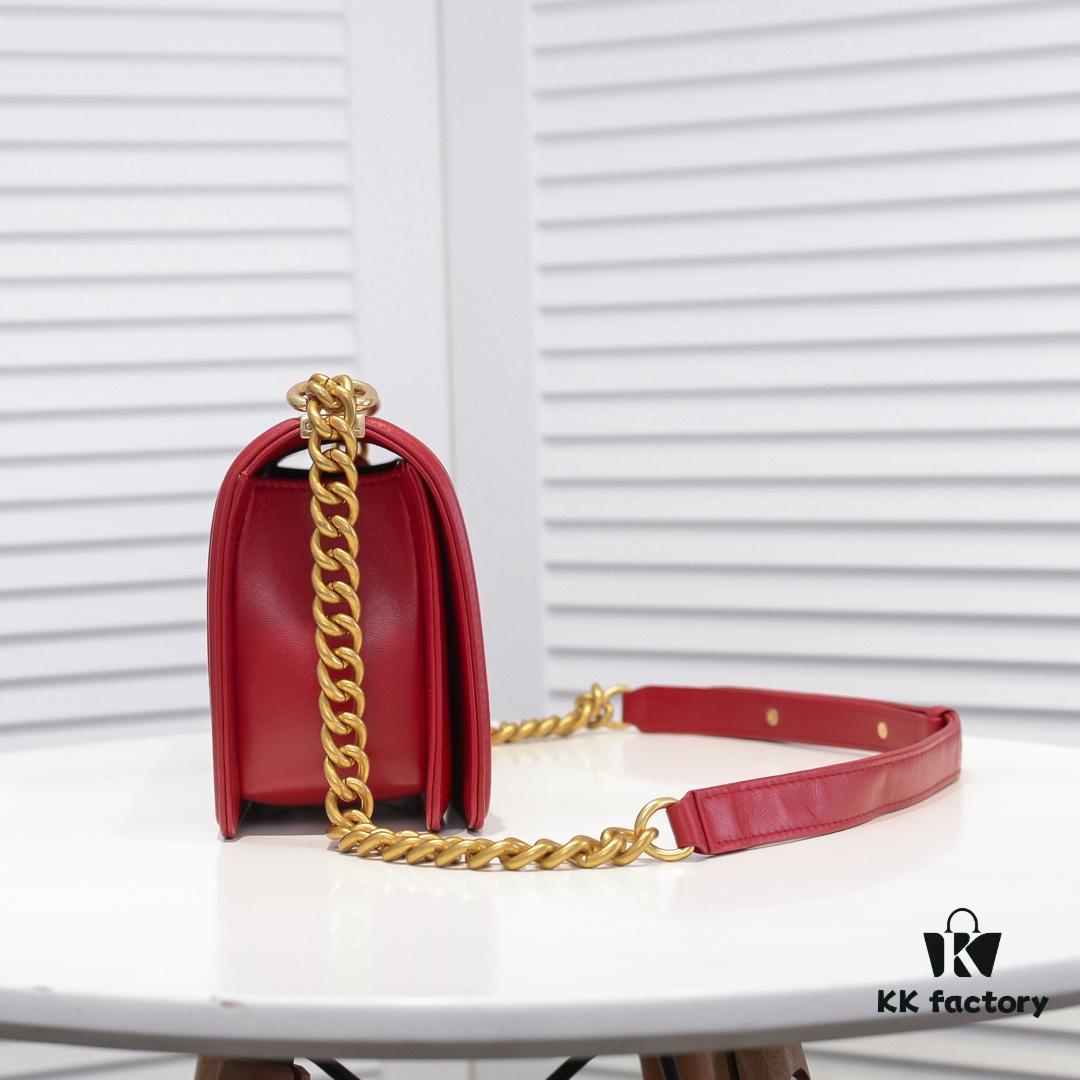 69304b5ff09edb6de4c4e488 Chanel Crown Lambskin Bag with Original Hardware - Full Sheepskin, Thickened Electroplated Metal Fittings, No. 67086 Gold V-Check Pattern 25*15*8cm