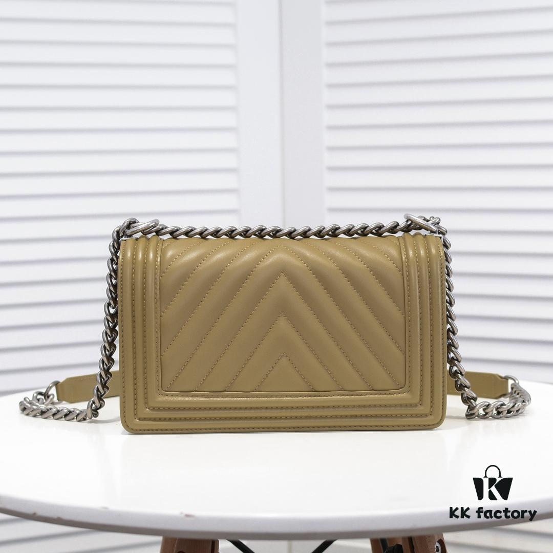 69304b61f09edb6de4c4e48c Chanel Genuine Lambskin Bag with Original Hardware - Full Sheepskin, Thickened Electroplated Metal Accessories, Premium Craftsmanship, Soft and Resilient Base, No Marks When Pinched, High-End Quality, Fits Seamlessly in Display Cases, Size 25*15*8cm, Model: 67086V