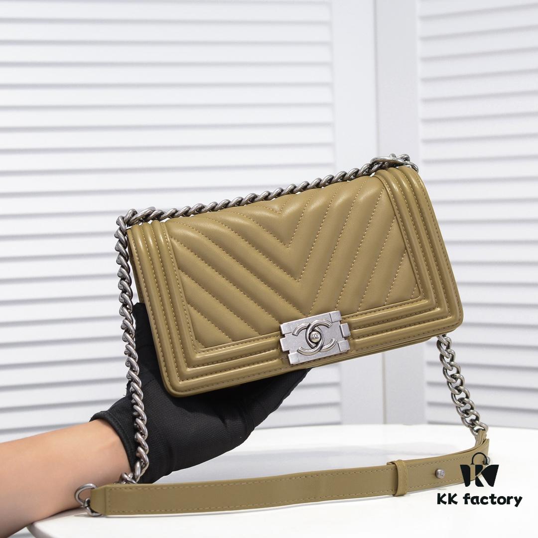 69304b62f09edb6de4c4e48d Chanel Genuine Lambskin Bag with Original Hardware - Full Sheepskin, Thickened Electroplated Metal Accessories, Premium Craftsmanship, Soft and Resilient Base, No Marks When Pinched, High-End Quality, Fits Seamlessly in Display Cases, Size 25*15*8cm, Model: 67086V