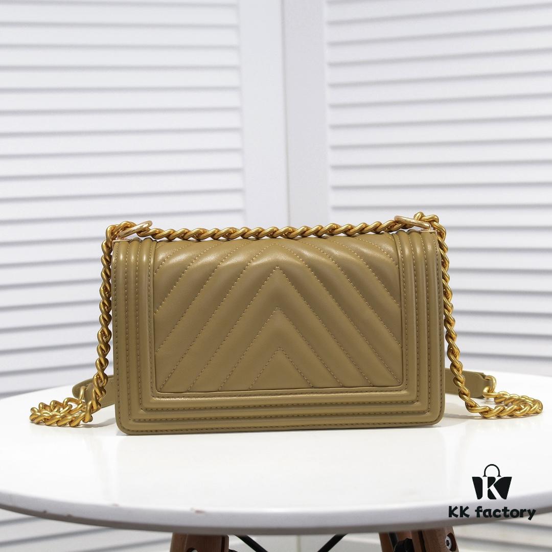 69304b65f09edb6de4c4e492 Chanel Crown Lambskin Bag with Original Hardware - Full Sheepskin, Thickened Electroplated Metal Fittings, Scratch-Resistant and Highly Elastic, Premium Quality Like Authentic