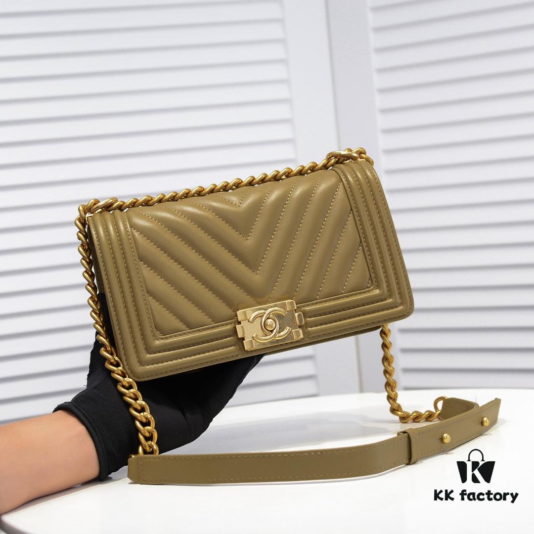 69304b68f09edb6de4c4e494 Chanel Crown Lambskin Bag with Original Hardware - Full Sheepskin, Thickened Electroplated Metal Fittings, Scratch-Resistant and Highly Elastic, Premium Quality Like Authentic