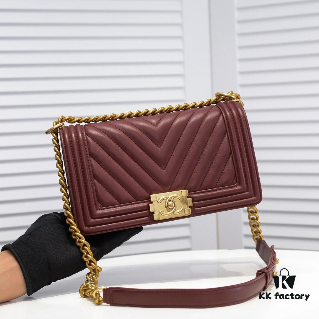69304b6df09edb6de4c4e49a Chanel Crown Lambskin Bag with Original Hardware - Full Sheepskin, Thickened Electroplated Metal Fittings, Scratch-Resistant and Highly Elastic Base, Premium Craftsmanship, Size 25*15*8cm Model No. 67086 Gold-Inlaid V Pattern
