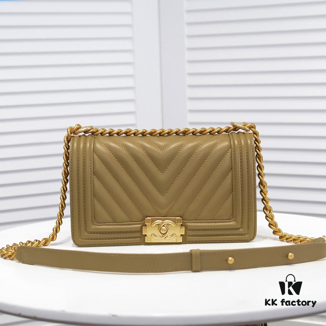 69304b6df09edb6de4c4e49b Chanel Crown Lambskin Bag with Original Hardware - Full Sheepskin, Thickened Electroplated Metal Fittings, Scratch-Resistant and Highly Elastic, Premium Quality Like Authentic