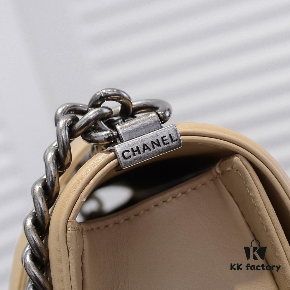 69304b6ff09edb6de4c4e49d Chanel Genuine Lambskin Bag with Original Hardware - Full Sheepskin, Thickened Electroplated Metal, Premium Craftsmanship, Size 25*15*8cm Model No. 67086V