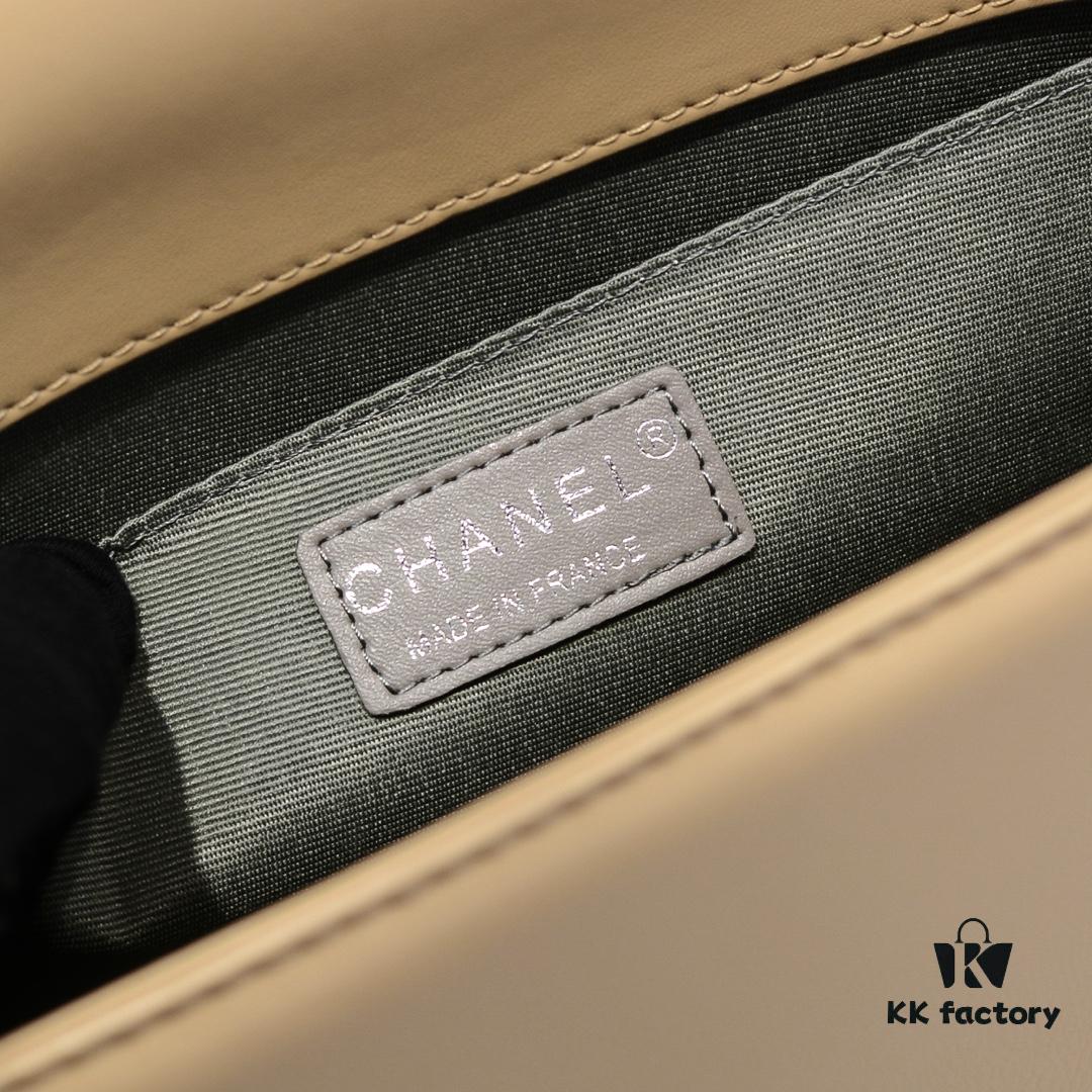 69304b72f09edb6de4c4e4a1 Chanel Genuine Lambskin Bag with Original Hardware - Full Sheepskin, Thickened Electroplated Metal, Premium Craftsmanship, Size 25*15*8cm Model No. 67086V