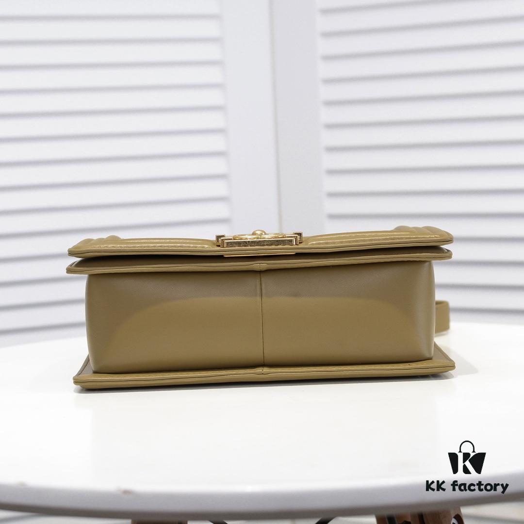 69304b72f09edb6de4c4e4a2 Chanel Crown Lambskin Bag with Original Hardware - Full Sheepskin, Thickened Electroplated Metal Fittings, Scratch-Resistant and Highly Elastic, Premium Quality Like Authentic