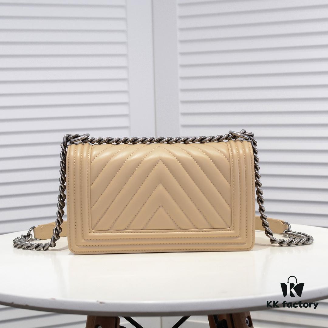 69304b73f09edb6de4c4e4a4 Chanel Genuine Lambskin Bag with Original Hardware - Full Sheepskin, Thickened Electroplated Metal, Premium Craftsmanship, Size 25*15*8cm Model No. 67086V