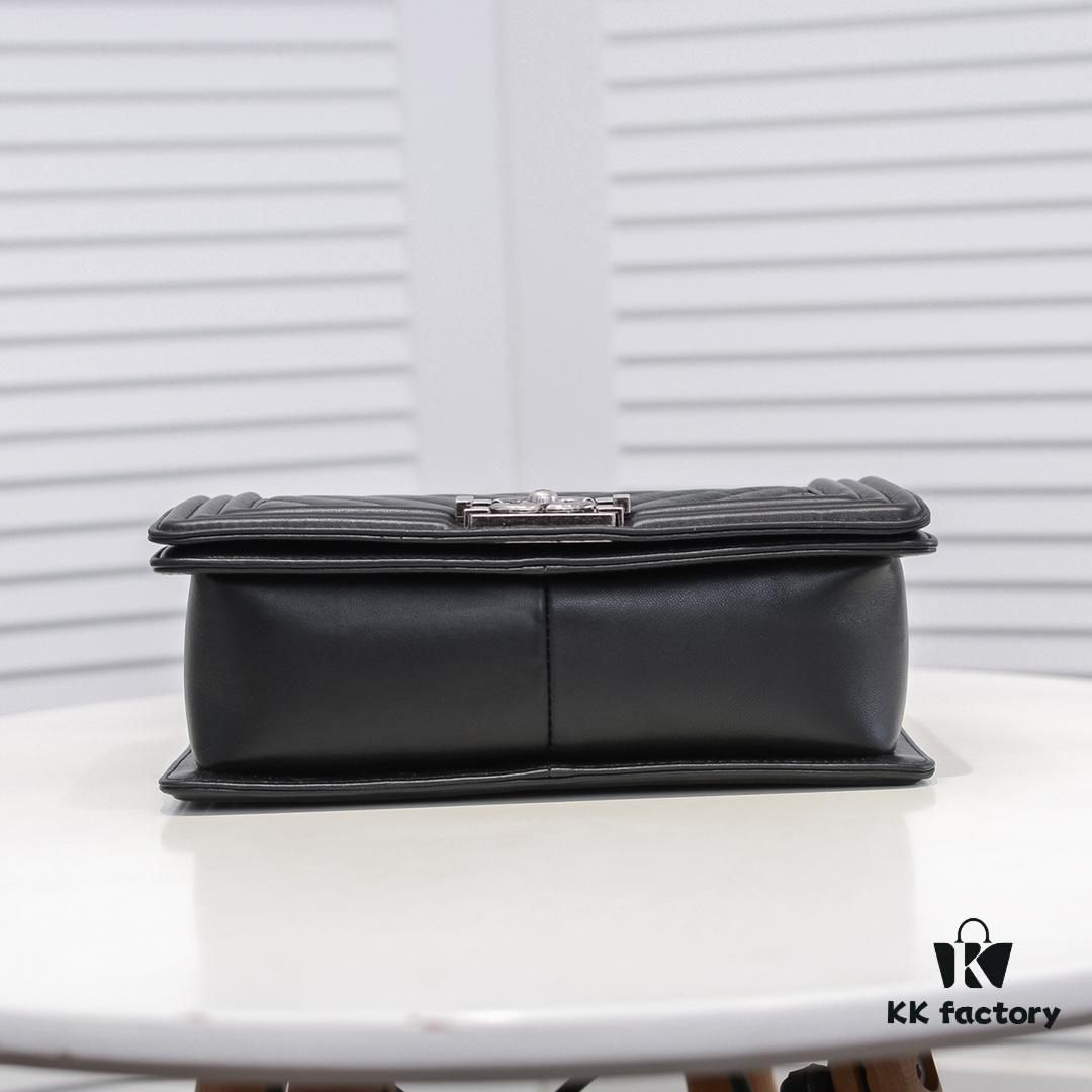 69304b7af09edb6de4c4e4ad Chanel Full Lambskin with Original Hardware - Premium Craftsmanship, Thickened Electroplated Metal Fittings, Excellent Elasticity and Durability