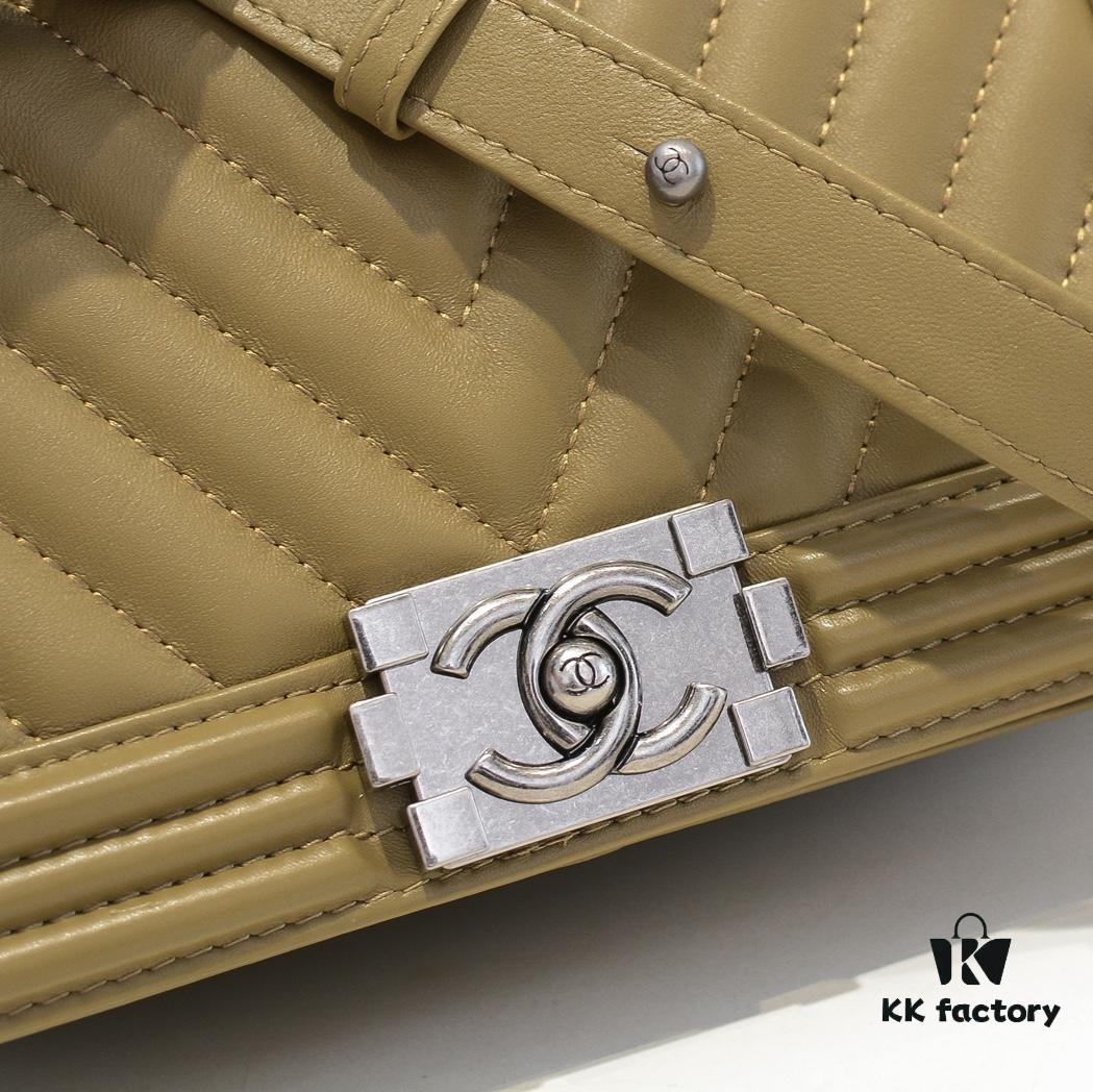69304ba0f09edb6de4c4e4de Chanel Genuine Lambskin Bag with Original Hardware - Full Sheepskin, Thickened Electroplated Metal Accessories, Premium Craftsmanship, Soft and Resilient Base, No Marks When Pinched, High-End Quality, Fits Seamlessly in Display Cases, Size 25*15*8cm, Model: 67086V