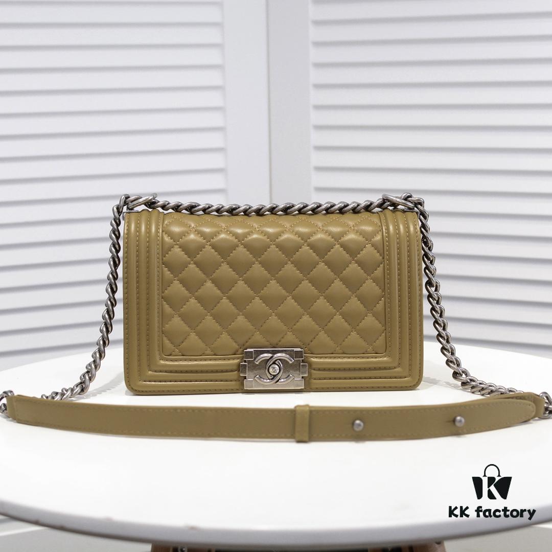 69304badf09edb6de4c4e4f0 Chanel Genuine Lambskin Handbag with Original Hardware - Full Sheepskin with Thickened Electroplated Metal Fittings