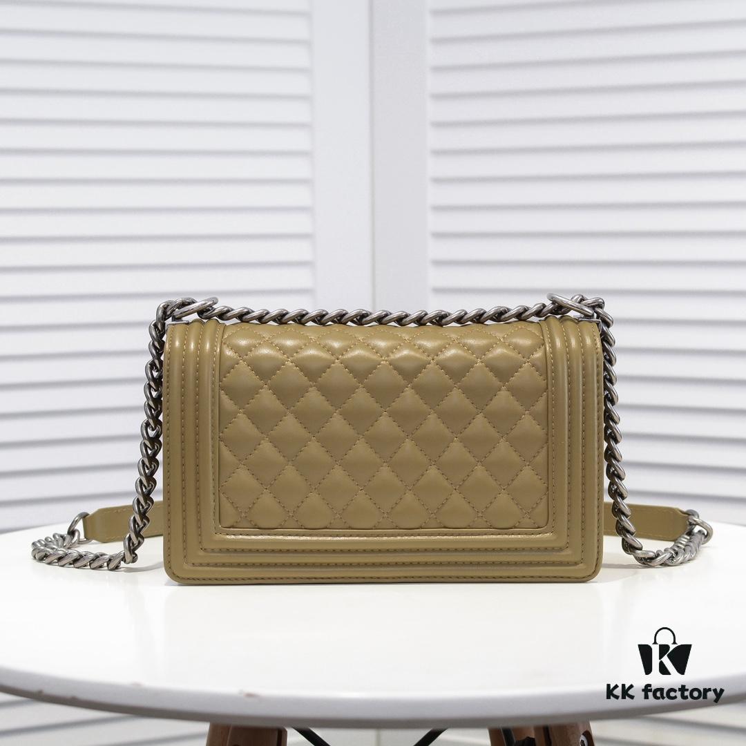 69304bb1f09edb6de4c4e4f4 Chanel Genuine Lambskin Handbag with Original Hardware - Full Sheepskin with Thickened Electroplated Metal Fittings