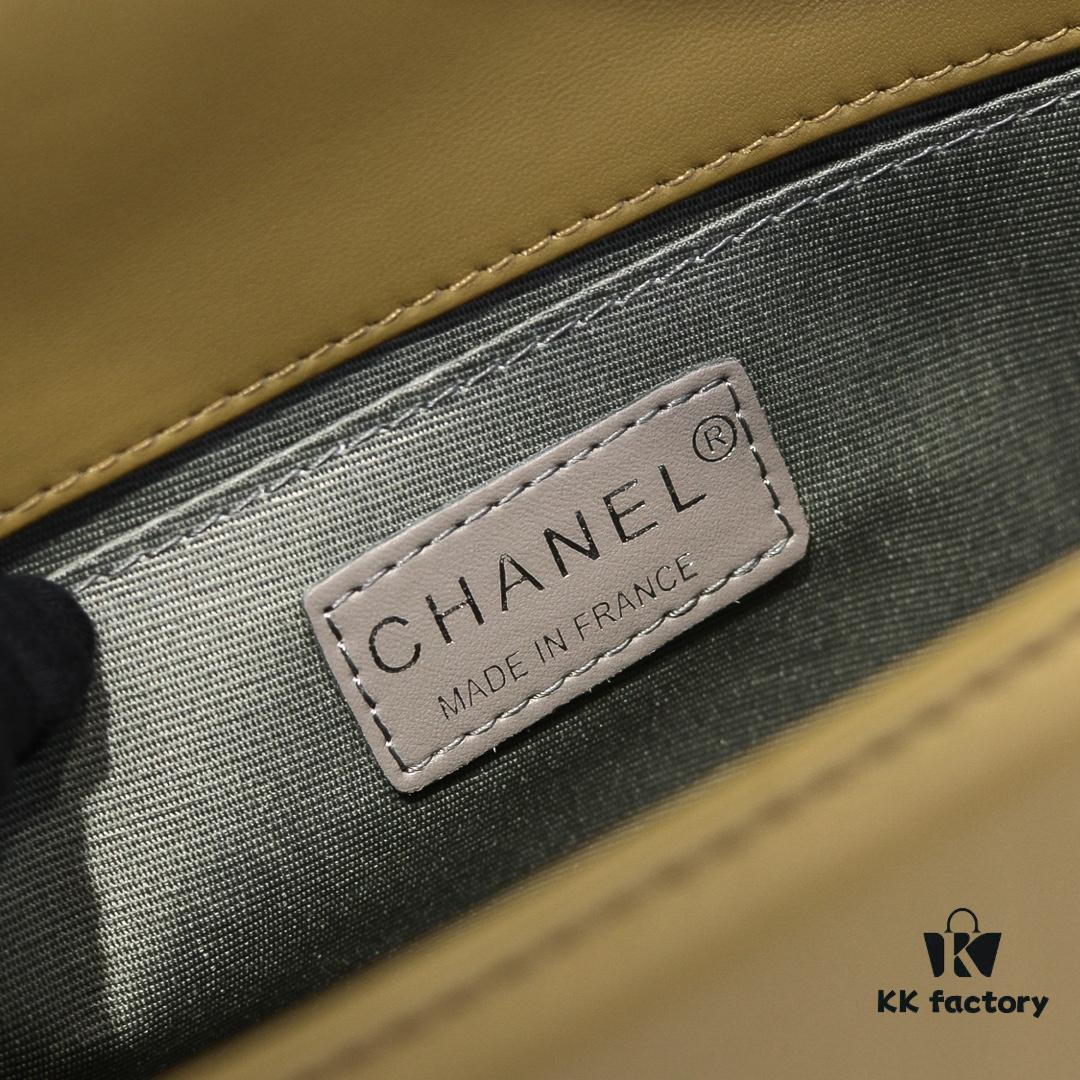 69304bb6f09edb6de4c4e4fc Chanel Genuine Lambskin Handbag with Original Hardware - Full Sheepskin with Thickened Electroplated Metal Fittings
