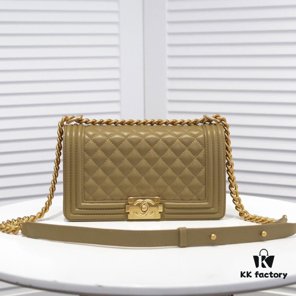 69304bb7f09edb6de4c4e4fe Chanel Crown Lambskin Bag with Original Hardware - Full Sheepskin, Thickened Electroplated Metal Fittings, Premium Craftsmanship, Soft and Resilient Base, No Mark After Squeezing, Real Stock, Real Photos