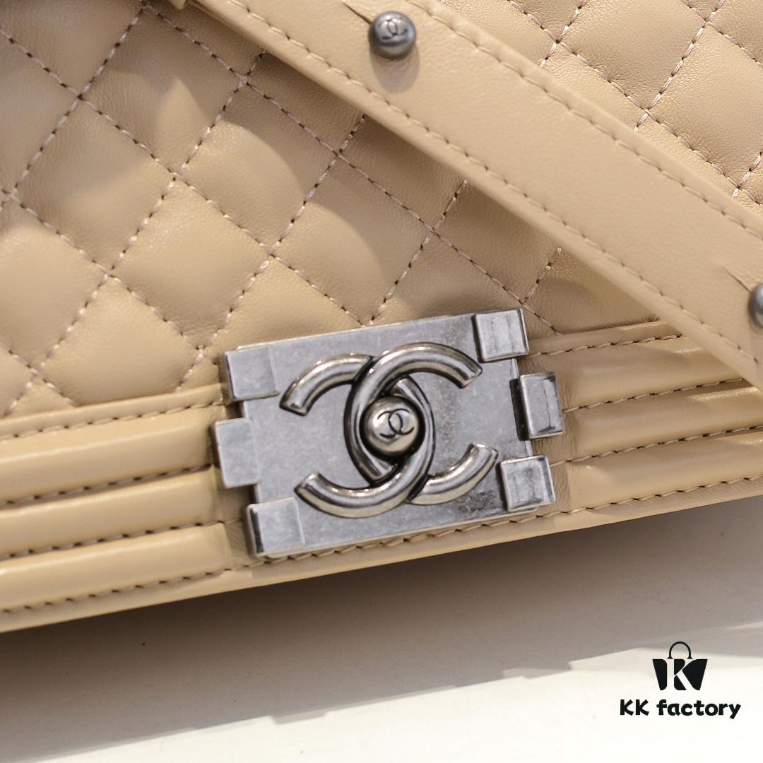 69304bbdf09edb6de4c4e509 Chanel Genuine Lambskin Bag with Original Hardware - Full Lamb Leather, Thickened Electroplated Metal Fittings