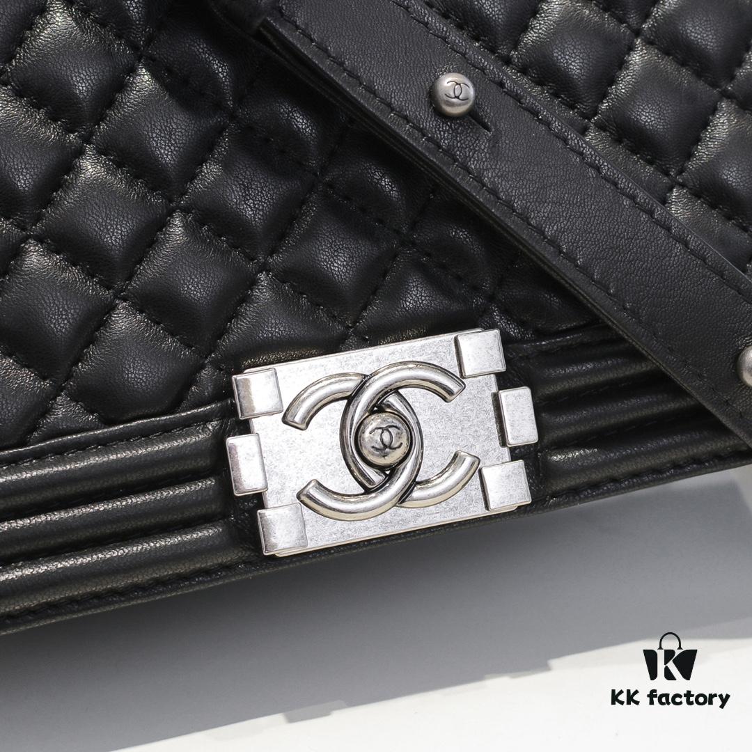 69304bc7f09edb6de4c4e51b Chanel Genuine Lambskin Bag with Original Hardware - Full Sheepskin with Thickened Electroplated Metal Fittings