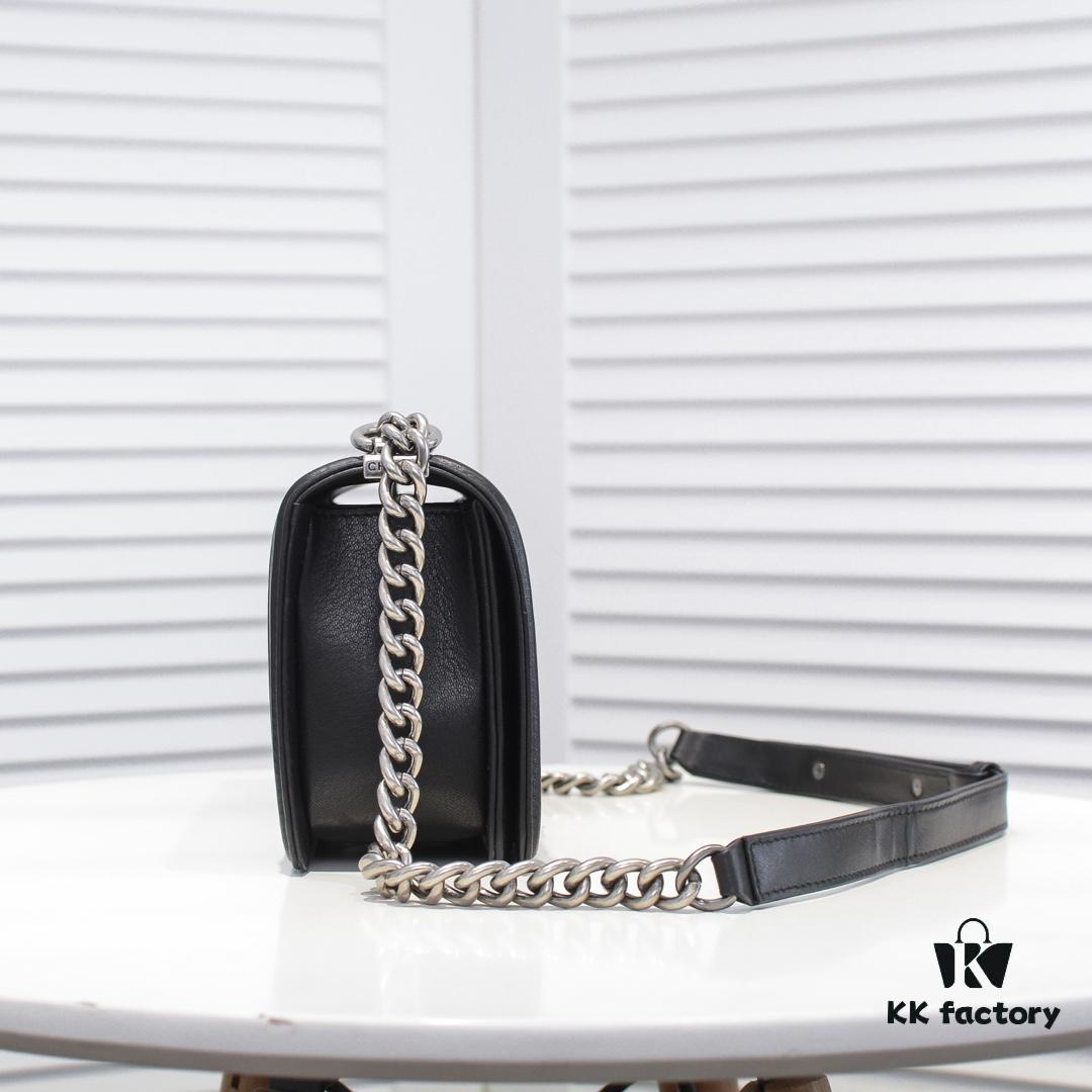 69304bc7f09edb6de4c4e51c Chanel Genuine Lambskin Bag with Original Hardware - Full Sheepskin with Thickened Electroplated Metal Fittings