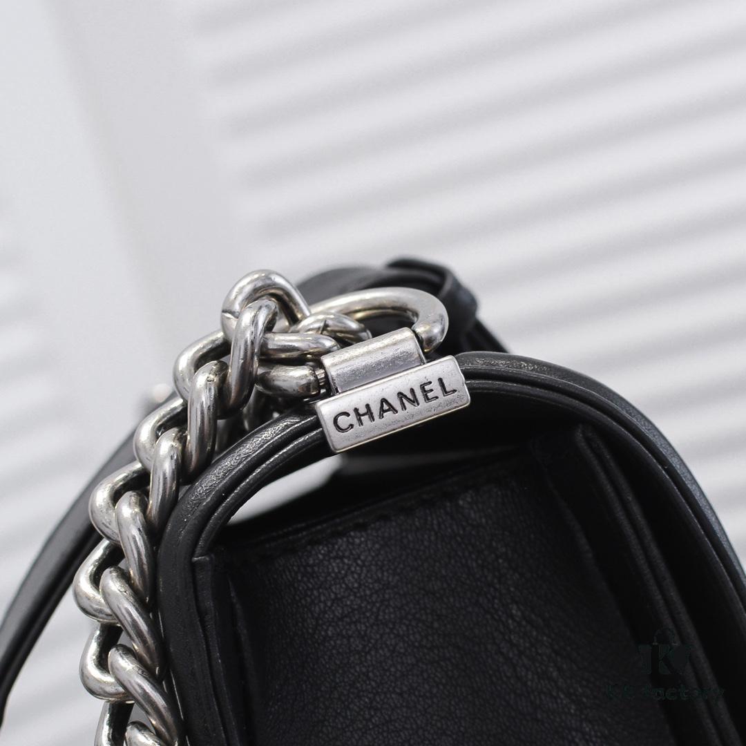 69304bcaf09edb6de4c4e520 Chanel Genuine Lambskin Bag with Original Hardware - Full Sheepskin with Thickened Electroplated Metal Fittings