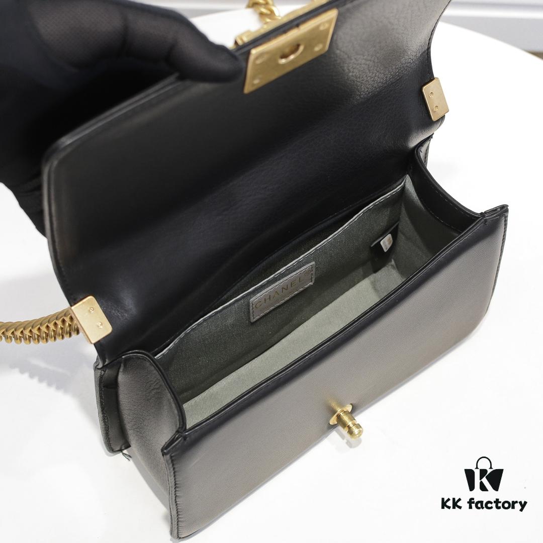 69304bcef09edb6de4c4e52a Chanel Crown Lambskin Bag with Original Hardware - Full Sheepskin with Thickened Electroplated Metal Fittings