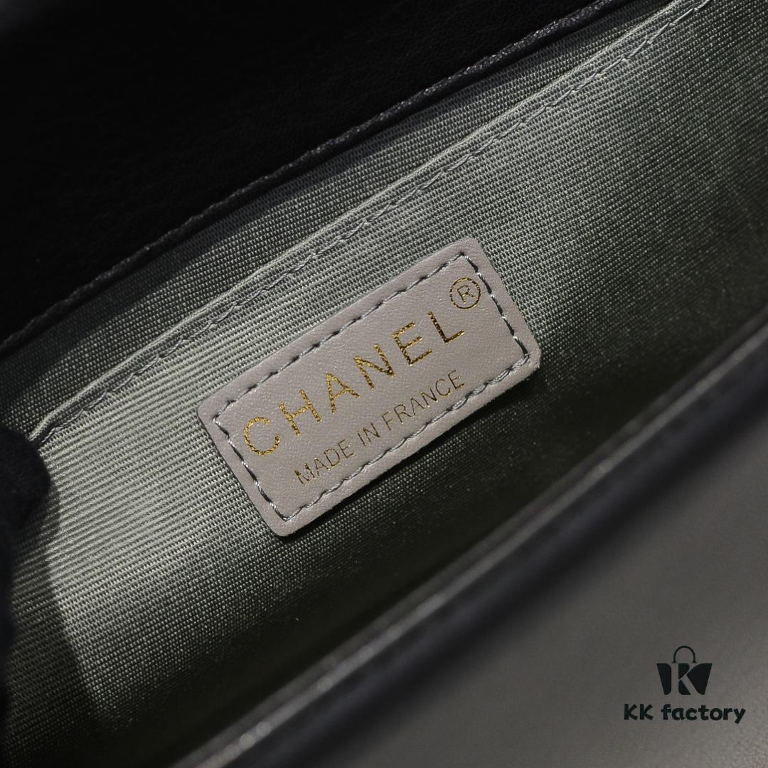 69304bcef09edb6de4c4e52c Chanel Crown Lambskin Bag with Original Hardware - Full Sheepskin with Thickened Electroplated Metal Fittings