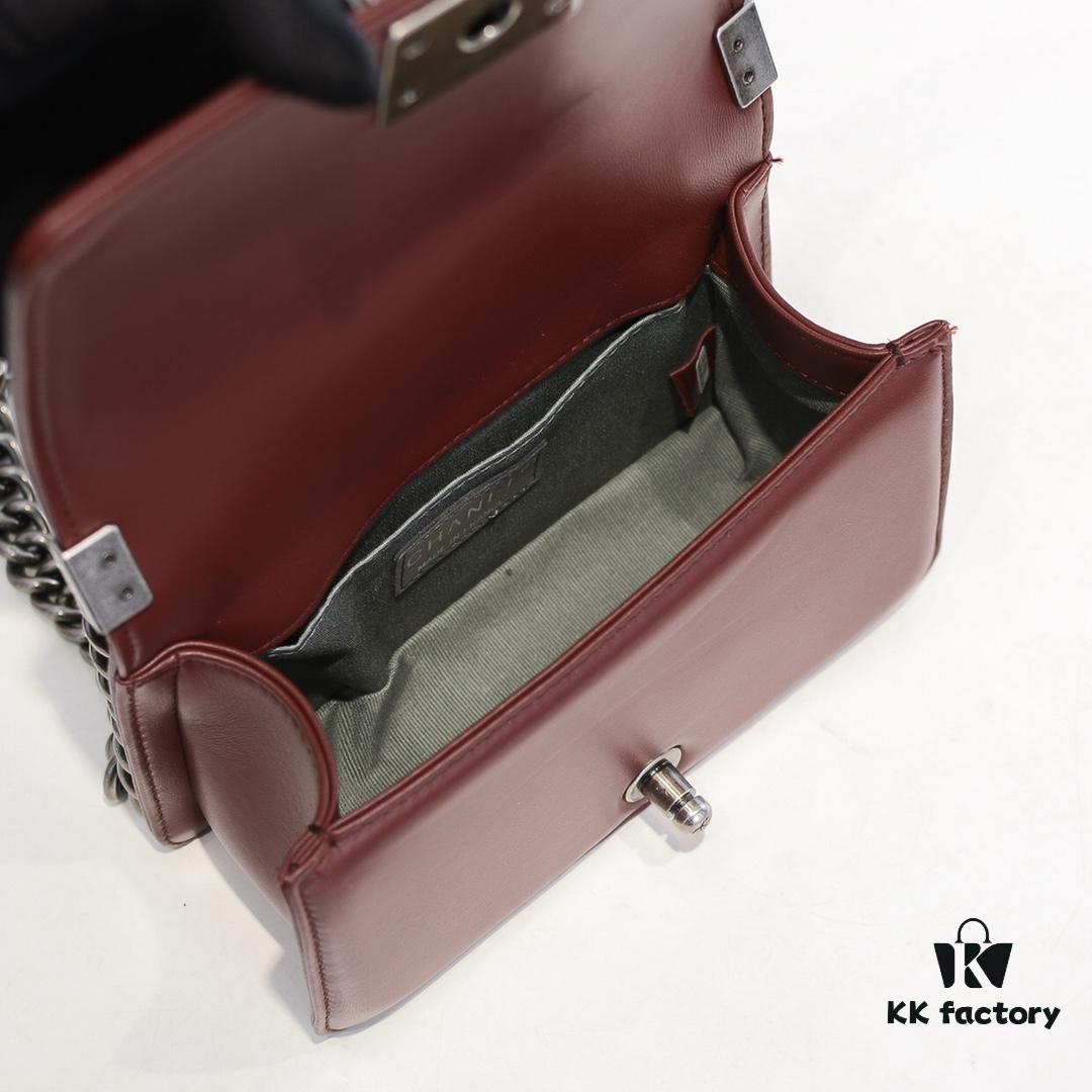 69304bd3f09edb6de4c4e533 Chanel Genuine Lambskin Bag with Original Hardware - Full Sheepskin, Thickened Electroplated Metal Fittings, Premium Craftsmanship, Resizable Base with Elastic Recovery, High-End Quality, Fits Perfectly in Display Cabinet, Size 20*12*7cm, Model No. 67085