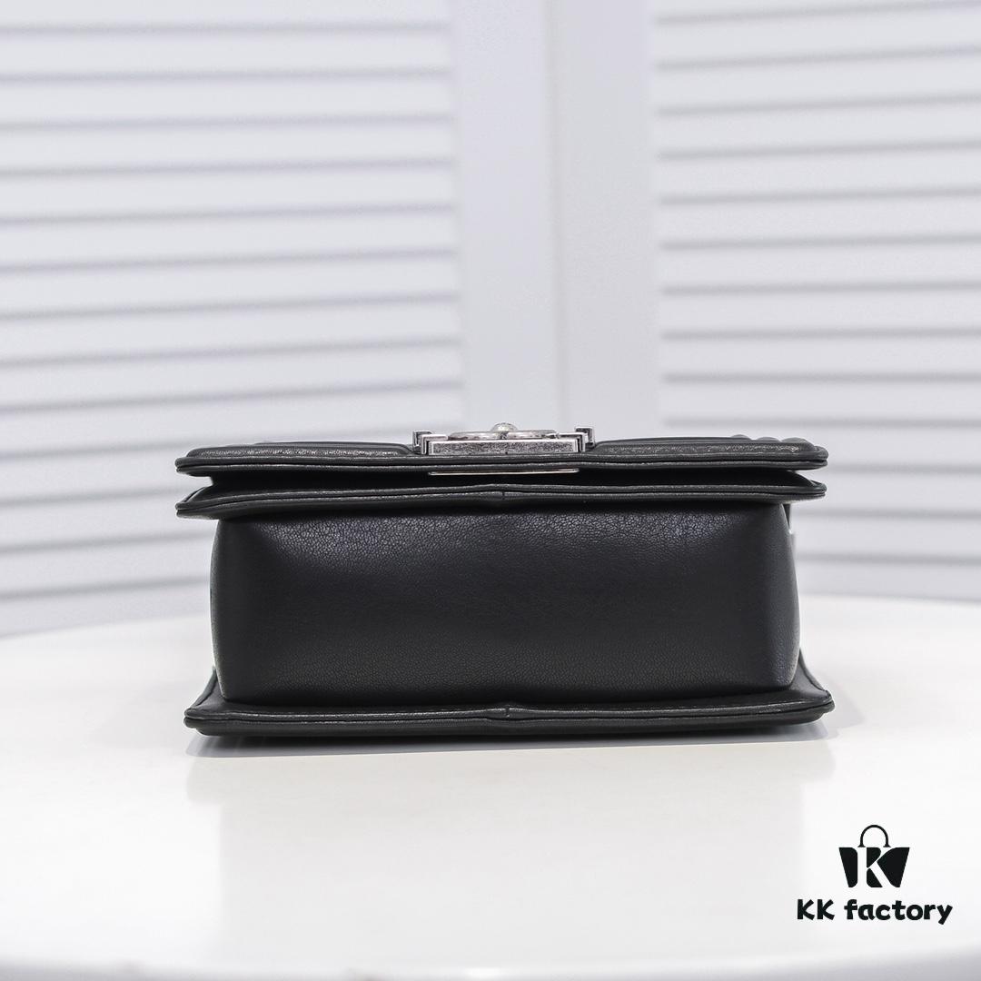 69304bd7f09edb6de4c4e53a Chanel Crown Lambskin Handbag with Original Hardware - Full Sheepskin with Thickened Electroplated Metal Fittings