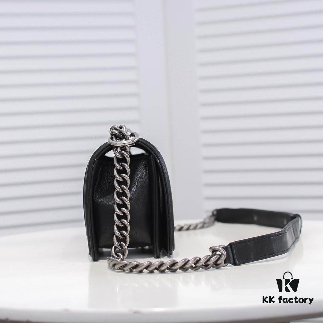 69304bd7f09edb6de4c4e53c Chanel Crown Lambskin Handbag with Original Hardware - Full Sheepskin with Thickened Electroplated Metal Fittings