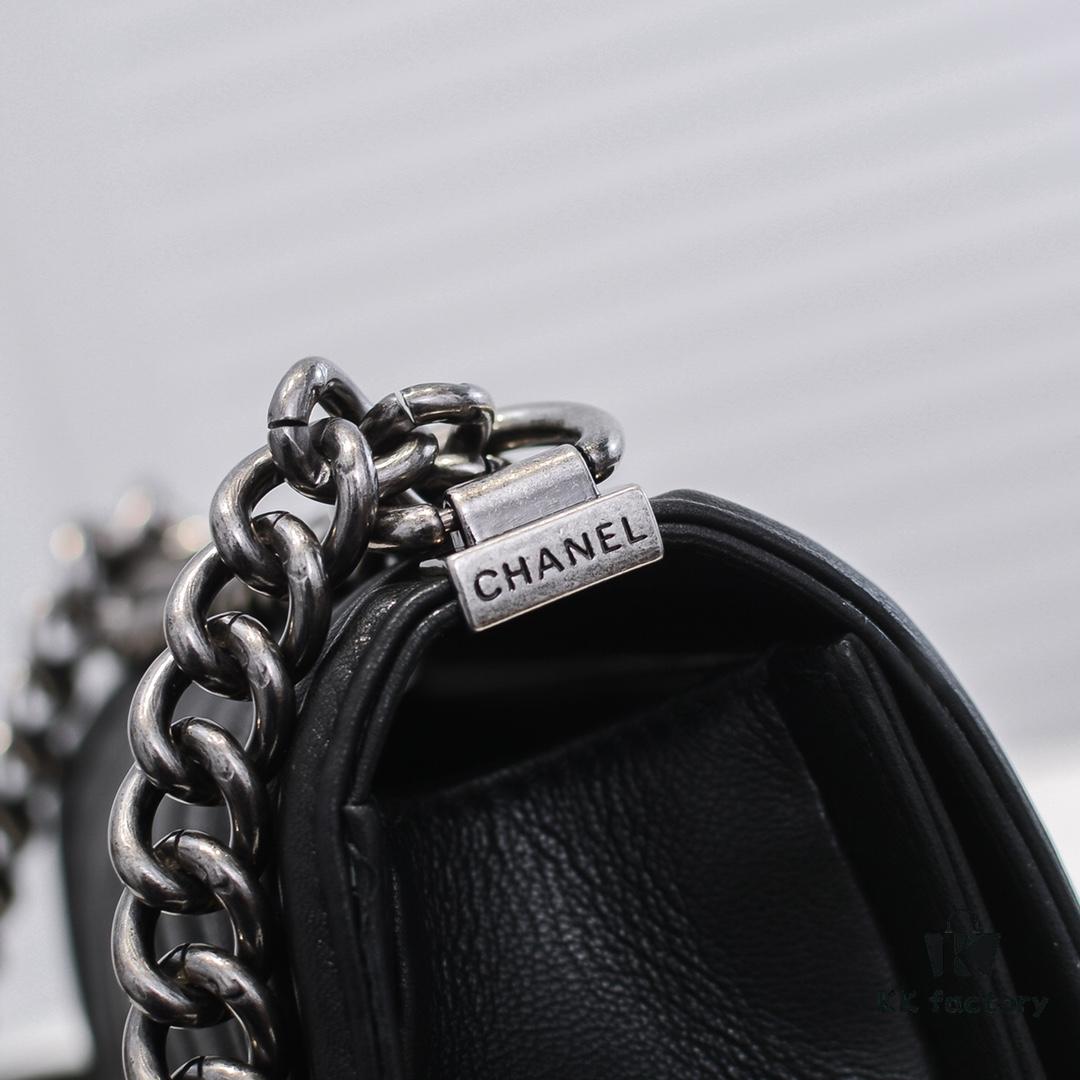69304bd9f09edb6de4c4e53e Chanel Crown Lambskin Handbag with Original Hardware - Full Sheepskin with Thickened Electroplated Metal Fittings
