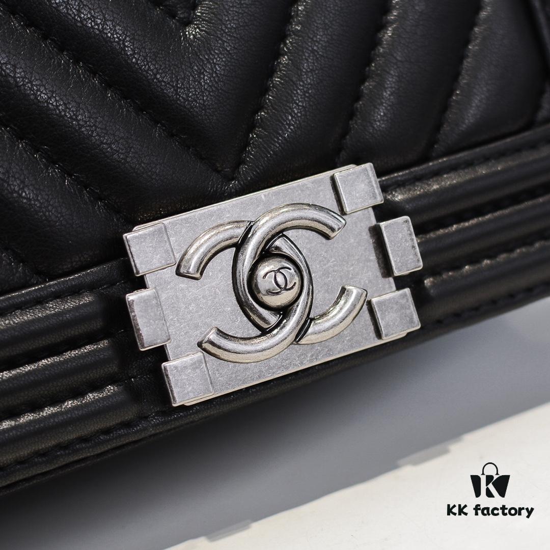 69304bdbf09edb6de4c4e545 Chanel Crown Lambskin Handbag with Original Hardware - Full Sheepskin with Thickened Electroplated Metal Fittings