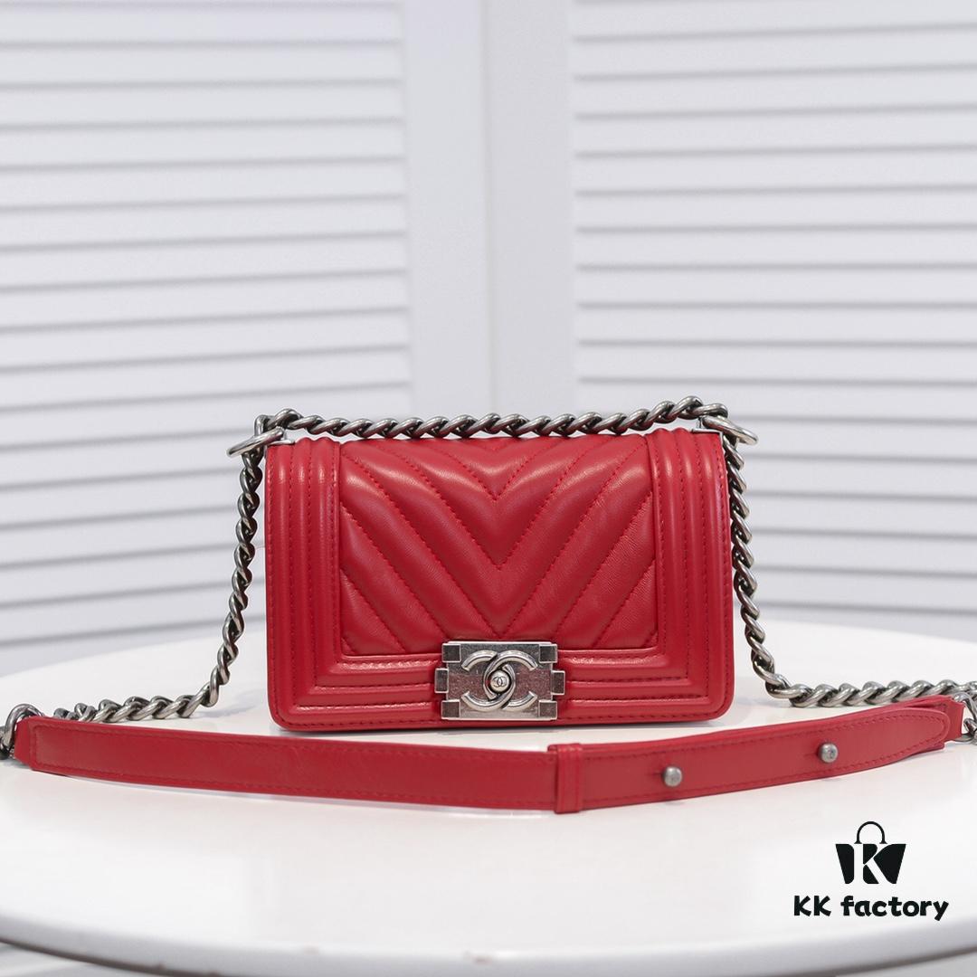 69304be1f09edb6de4c4e54d Chanel Crown Lambskin Bag with Full Sheepskin and Original Hardware - Thickened Electroplated Metal Accessories, High-Quality Craftsmanship, Excellent Elasticity and Durability