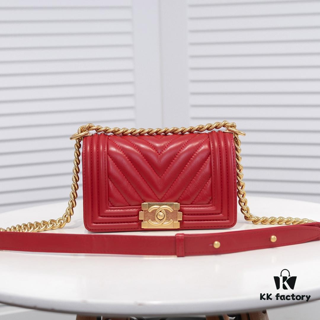 69304beaf09edb6de4c4e55d Chanel Crown Lambskin Handbag with Original Hardware - Full Sheepskin with Thickened Electroplated Metal Fittings