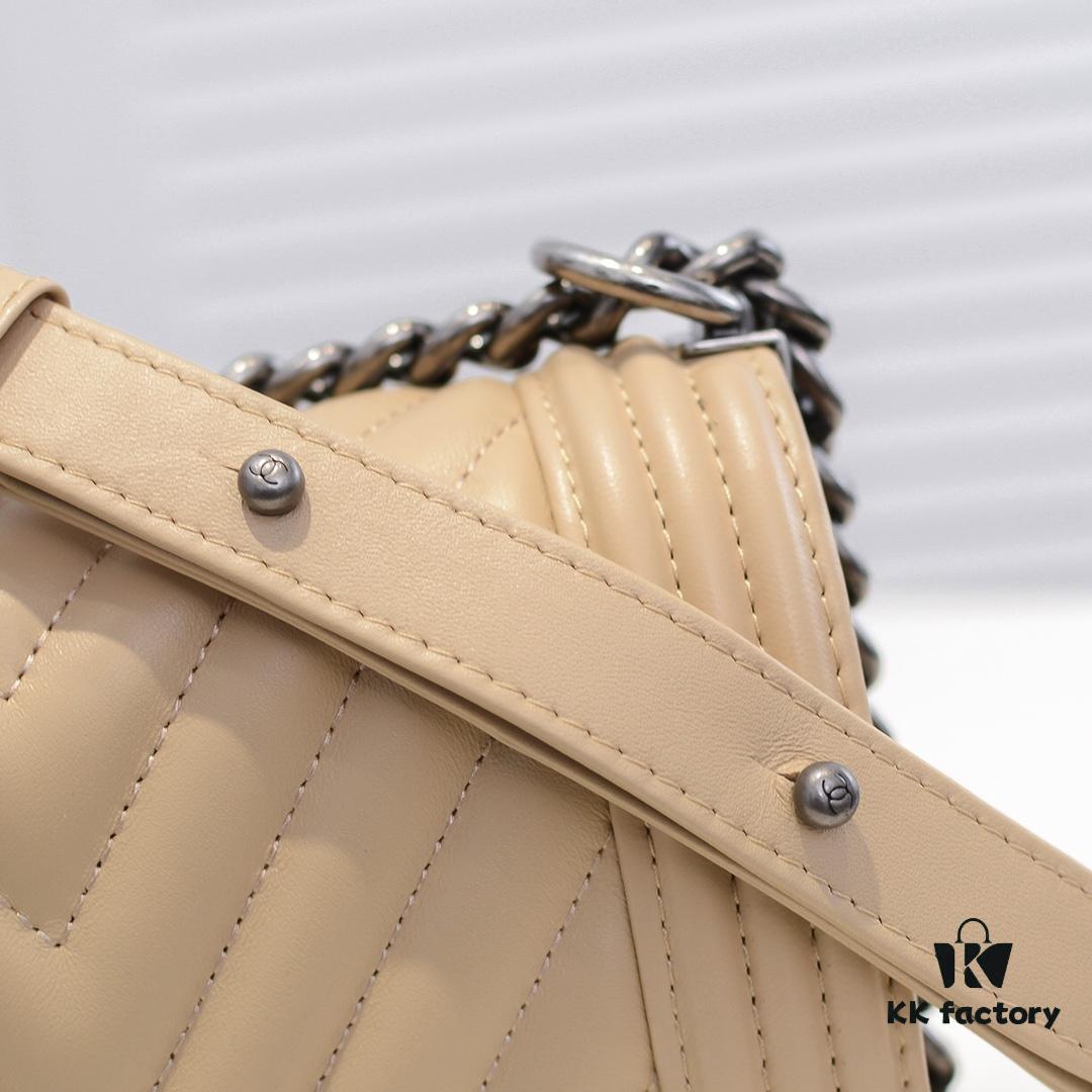 69304bedf09edb6de4c4e563 Chanel Crown Lambskin Handbag with Original Hardware - Full Sheepskin, Thickened Electroplated Metal Fittings, Scratch-Resistant & Highly Durable, Premium Quality Comparable to Authentic Pieces