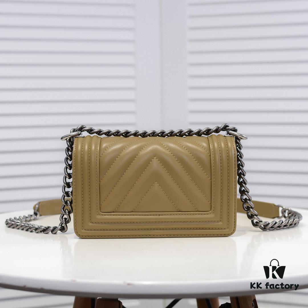 69304bf5f09edb6de4c4e56f Chanel Crown Lambskin Bag with Original Hardware - Full Sheepskin with Thickened Electroplated Metal Fittings