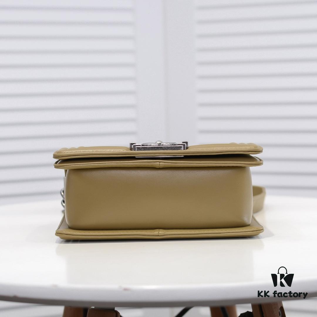 69304bf7f09edb6de4c4e574 Chanel Crown Lambskin Bag with Original Hardware - Full Sheepskin with Thickened Electroplated Metal Fittings