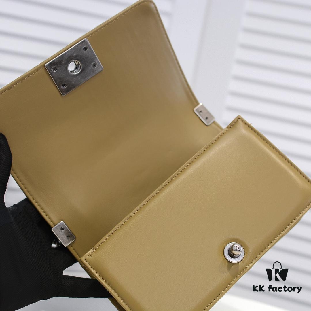 69304bf9f09edb6de4c4e577 Chanel Crown Lambskin Bag with Original Hardware - Full Sheepskin with Thickened Electroplated Metal Fittings