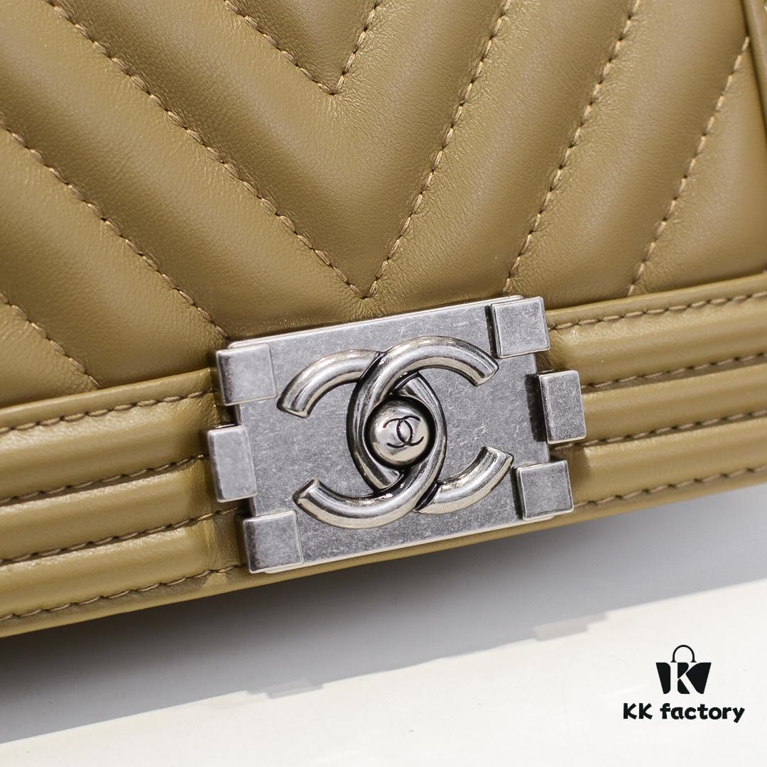 69304bfcf09edb6de4c4e57b Chanel Crown Lambskin Bag with Original Hardware - Full Sheepskin with Thickened Electroplated Metal Fittings