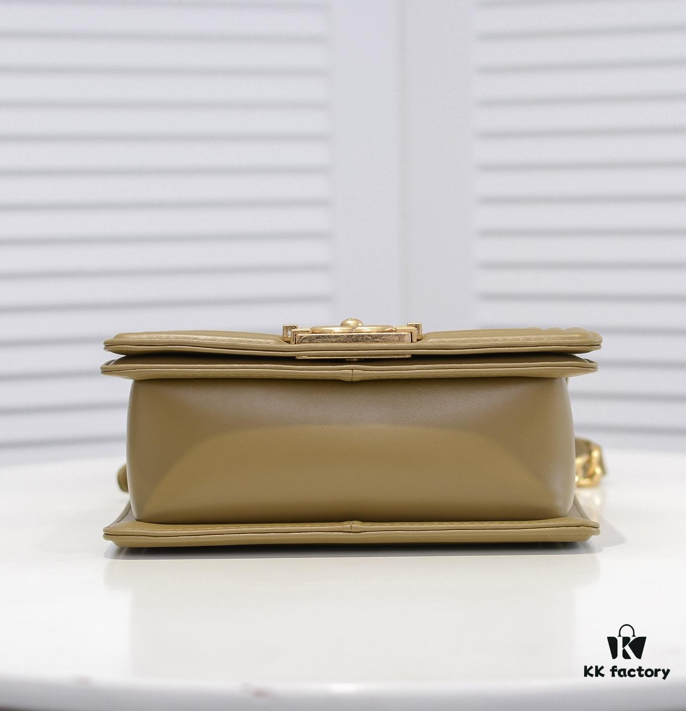 69304bfdf09edb6de4c4e57d Chanel Crown Lambskin Bag with Original Hardware - Full Sheepskin, Thickened Electroplated Metal Accessories, Premium Craftsmanship, 20*12*7cm, Model No. 67085
