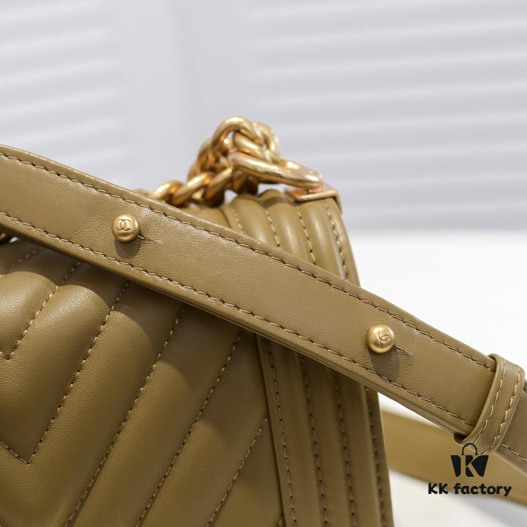 69304bfff09edb6de4c4e582 Chanel Crown Lambskin Bag with Original Hardware - Full Sheepskin, Thickened Electroplated Metal Accessories, Premium Craftsmanship, 20*12*7cm, Model No. 67085