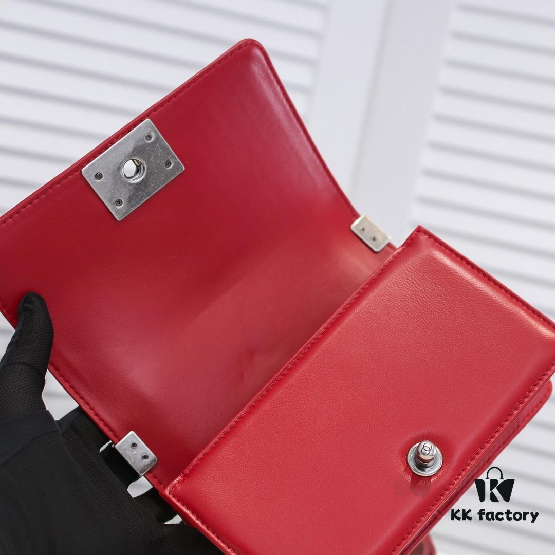 69304c03f09edb6de4c4e588 Chanel Genuine Lambskin Handbag with Original Hardware - Premium Quality, Full Lambskin with Thickened Electroplated Metal Fittings