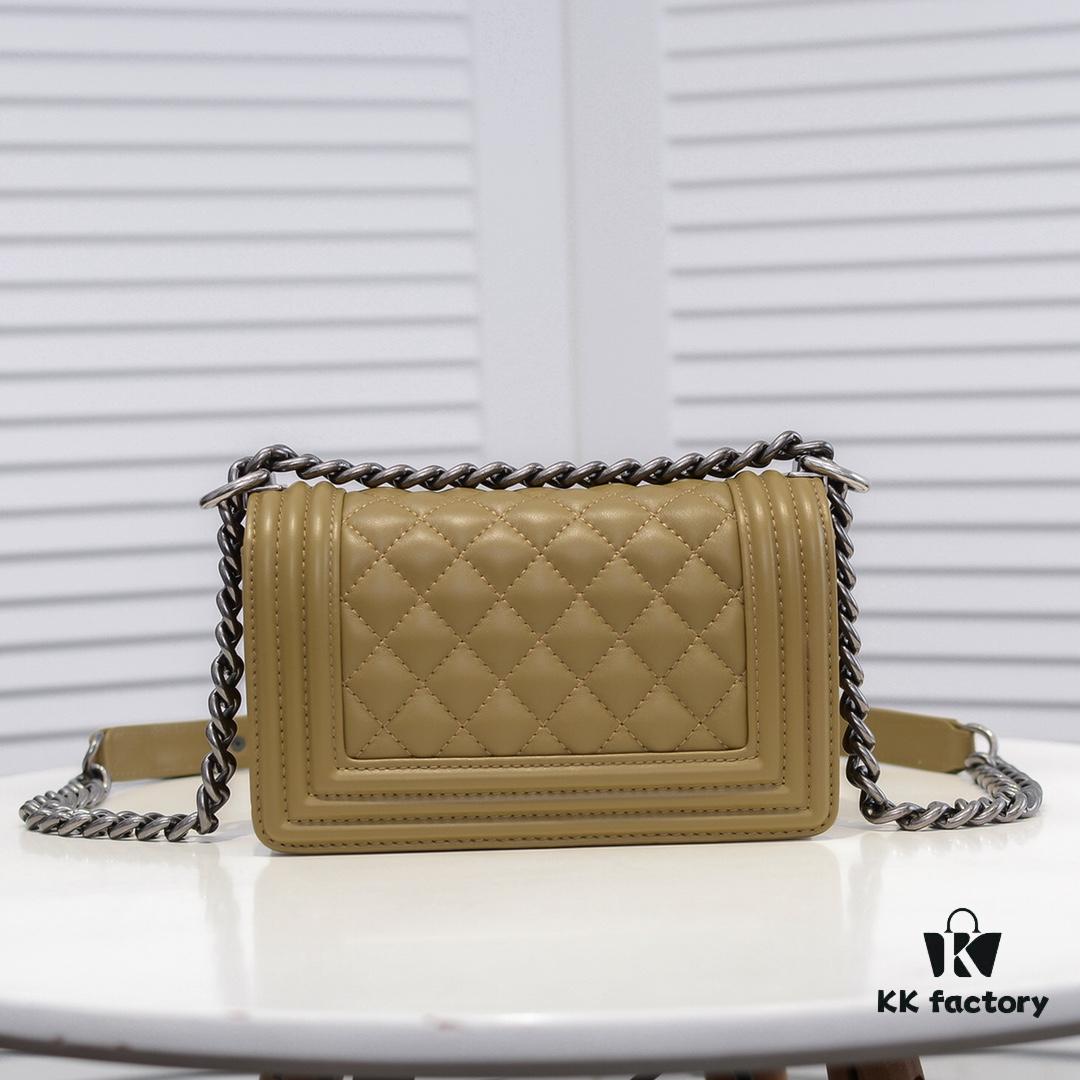 69304c0af09edb6de4c4e594 Chanel Crown Lambskin Bag with Original Hardware - Full Sheepskin, Thickened Electroplated Metal, High-Quality Craftsmanship, Real Stock and Photos
