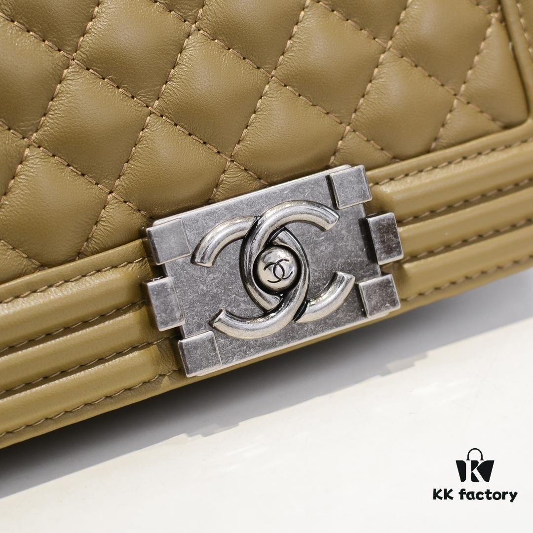 69304c0cf09edb6de4c4e59a Chanel Crown Lambskin Bag with Original Hardware - Full Sheepskin, Thickened Electroplated Metal, High-Quality Craftsmanship, Real Stock and Photos
