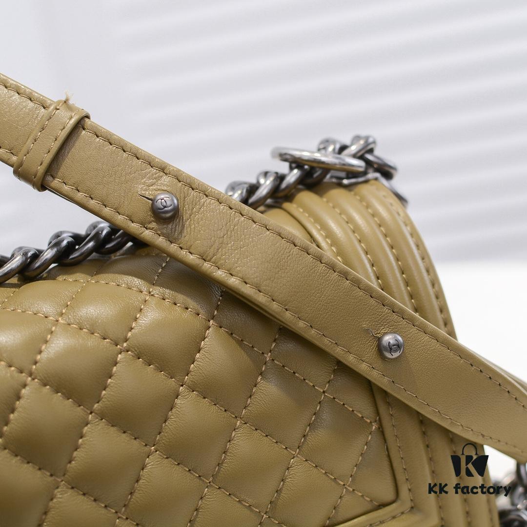 69304c0cf09edb6de4c4e59b Chanel Crown Lambskin Bag with Original Hardware - Full Sheepskin, Thickened Electroplated Metal, High-Quality Craftsmanship, Real Stock and Photos